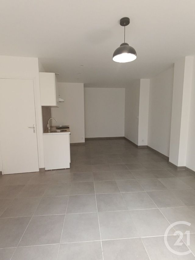Appartement T3 &agrave; louer - 3 pi&egrave;ces - 40,75 m2 - Gourdon - 46 - MIDI-PYRENEES