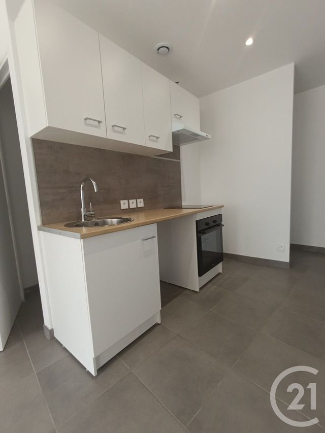 Appartement T3 &agrave; louer - 3 pi&egrave;ces - 40,75 m2 - Gourdon - 46 - MIDI-PYRENEES