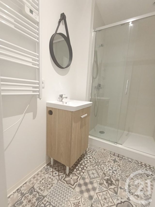 Appartement T3 &agrave; louer - 3 pi&egrave;ces - 40,75 m2 - Gourdon - 46 - MIDI-PYRENEES