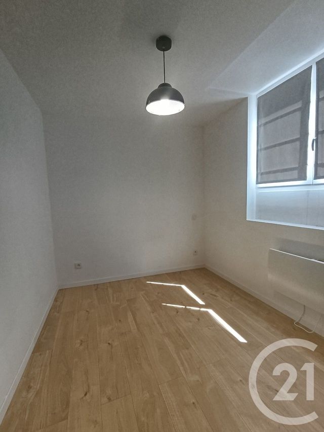 Appartement T3 &agrave; louer - 3 pi&egrave;ces - 40,75 m2 - Gourdon - 46 - MIDI-PYRENEES