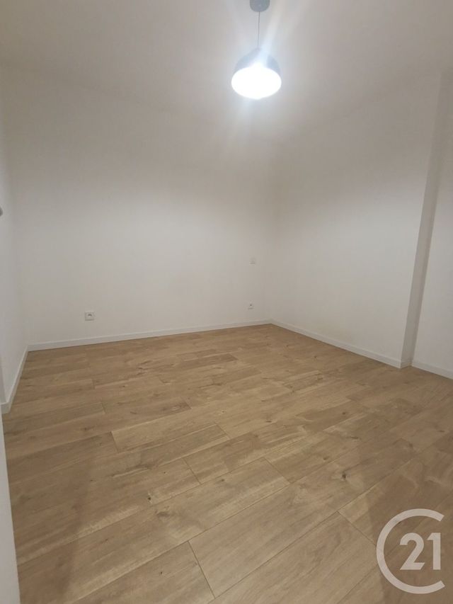 Appartement T3 &agrave; louer - 3 pi&egrave;ces - 40,75 m2 - Gourdon - 46 - MIDI-PYRENEES