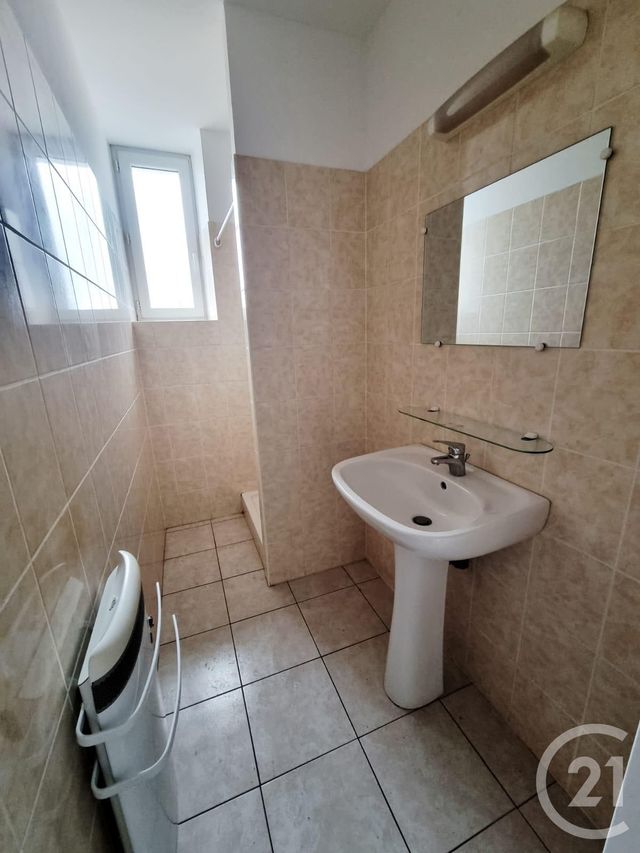 Appartement F3 &agrave; louer - 3 pi&egrave;ces - 51,68 m2 - Gourdon - 46 - MIDI-PYRENEES