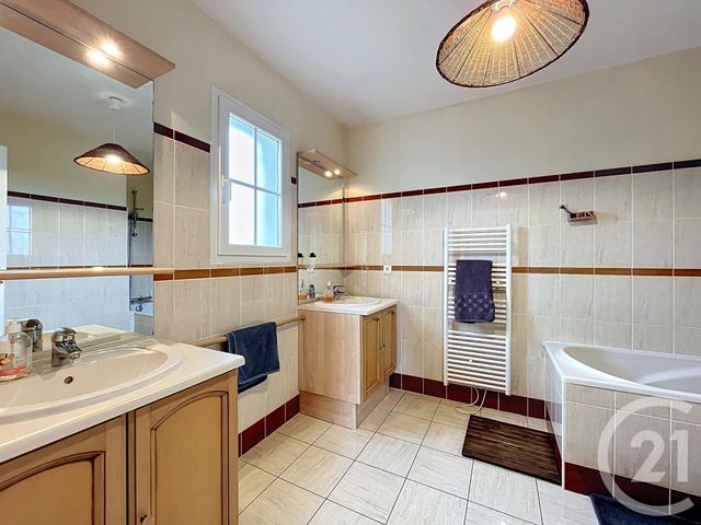 Maison &agrave; louer - 7 pi&egrave;ces - 216,12 m2 - Chatou - 78 - ILE-DE-FRANCE