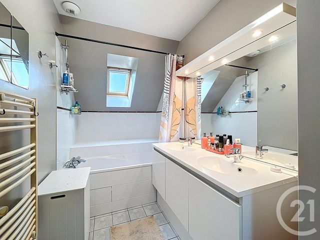 Maison &agrave; louer - 6 pi&egrave;ces - 124,56 m2 - Chatou - 78 - ILE-DE-FRANCE