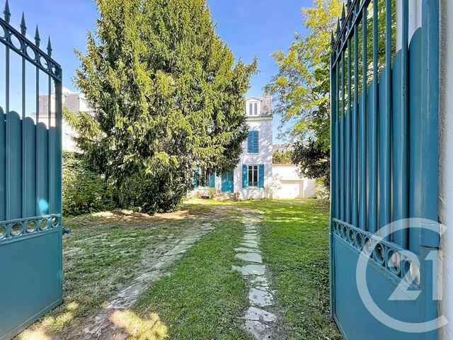 Maison &agrave; louer - 10 pi&egrave;ces - 213 m2 - Chatou - 78 - ILE-DE-FRANCE