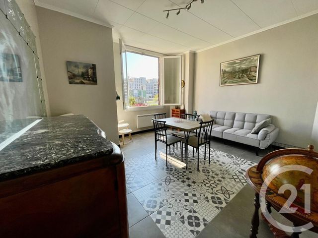 Appartement F3 &agrave; louer - 3 pi&egrave;ces - 62,45 m2 - Marseille - 13005 - PROVENCE-ALPES-COTE-D-AZUR