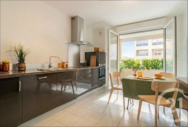 Appartement F4 &agrave; vendre - 4 pi&egrave;ces - 120 m2 - Marseille - 13005 - PROVENCE-ALPES-COTE-D-AZUR