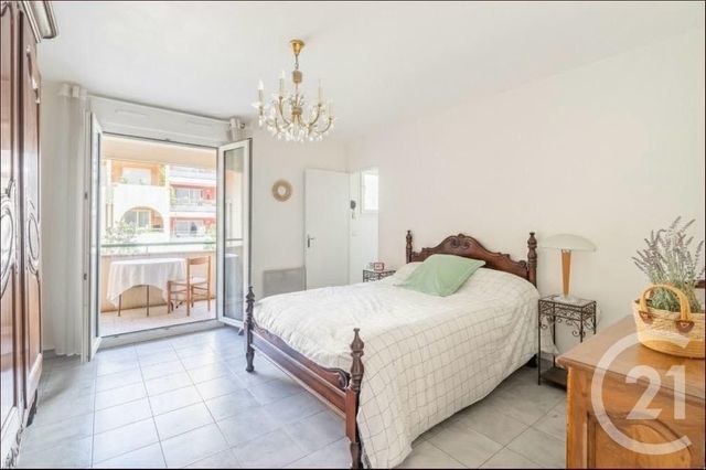 Appartement F4 &agrave; vendre - 4 pi&egrave;ces - 120 m2 - Marseille - 13005 - PROVENCE-ALPES-COTE-D-AZUR