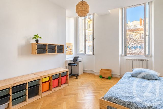 Appartement F4 &agrave; louer - 4 pi&egrave;ces - 97,44 m2 - Marseille - 13006 - PROVENCE-ALPES-COTE-D-AZUR