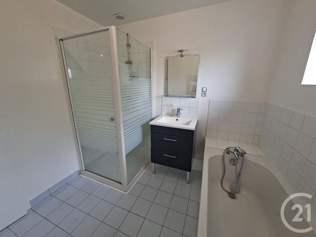 Maison &agrave; louer - 3 pi&egrave;ces - 81,42 m2 - Argentre Du Plessis - 35 - BRETAGNE