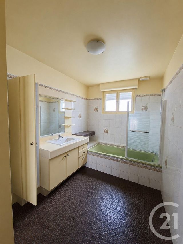 Maison &agrave; louer - 7 pi&egrave;ces - 157,94 m2 - Vitre - 35 - BRETAGNE