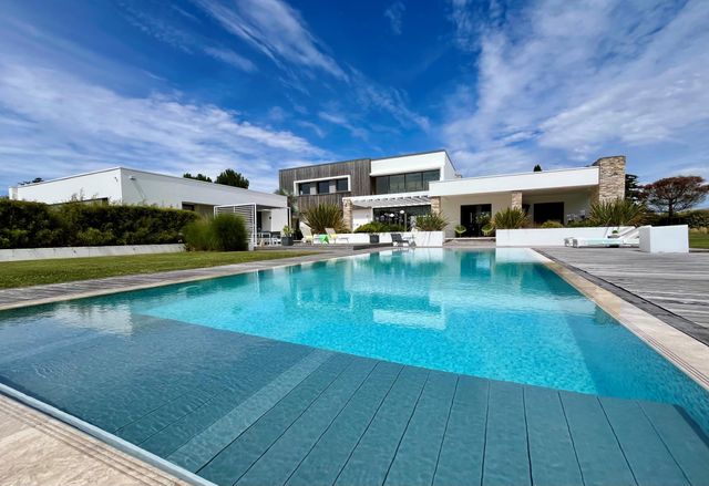 Maison à vendre - 10 pièces - 380 m2 - St Hilaire De Riez - 85 - PAYS-DE-LOIRE