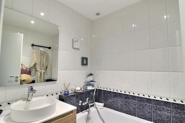 Appartement T4 à vendre - 4 pièces - 82,27 m2 - La Baule - 44 - PAYS-DE-LOIRE