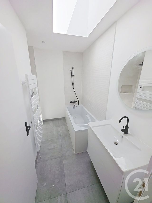 Maison à vendre - 4 pièces - 100,52 m2 - St Philbert De Grand Lieu - 44 - PAYS-DE-LOIRE