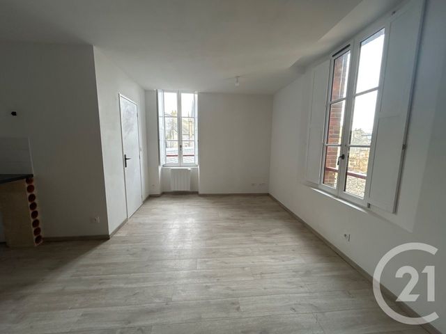 Appartement T3 &agrave; louer - 3 pi&egrave;ces - 61 m2 - Ombree D Anjou - 49 - PAYS-DE-LOIRE