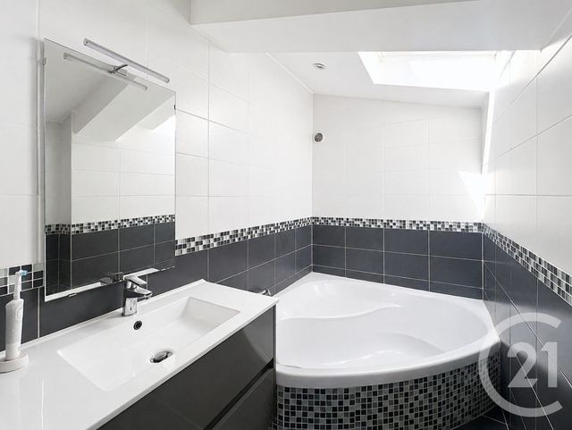 Maison &agrave; vendre - 6 pi&egrave;ces - 172,76 m2 - Carros - 06 - PROVENCE-ALPES-COTE-D-AZUR