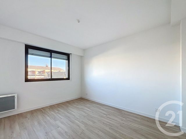 Appartement F4 à vendre - 4 pièces - 132 m2 - St Laurent Du Var - 06 - PROVENCE-ALPES-COTE-D-AZUR