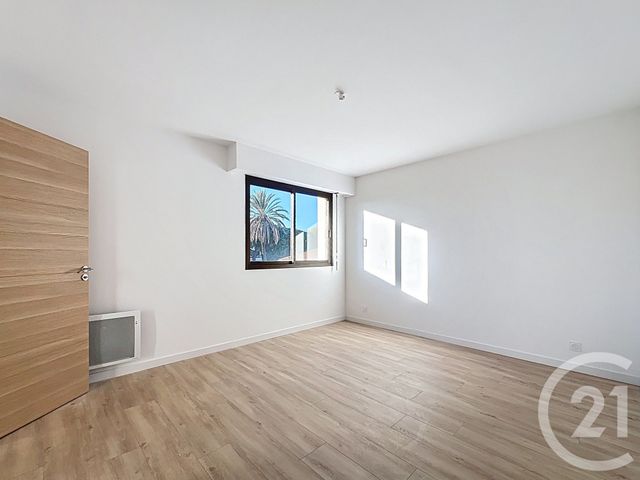 Appartement F4 à vendre - 4 pièces - 132 m2 - St Laurent Du Var - 06 - PROVENCE-ALPES-COTE-D-AZUR