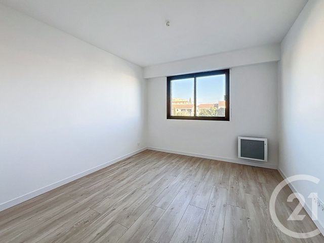 Appartement F4 à vendre - 4 pièces - 132 m2 - St Laurent Du Var - 06 - PROVENCE-ALPES-COTE-D-AZUR