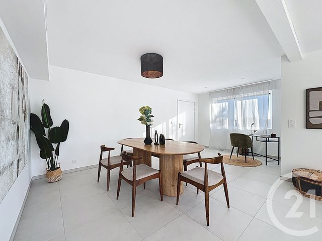 Appartement F4 à vendre - 4 pièces - 135 m2 - St Laurent Du Var - 06 - PROVENCE-ALPES-COTE-D-AZUR