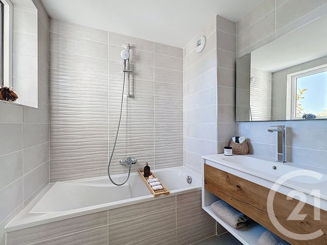 Appartement F4 à vendre - 4 pièces - 135 m2 - St Laurent Du Var - 06 - PROVENCE-ALPES-COTE-D-AZUR