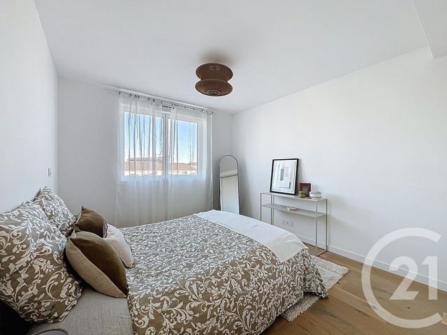 Appartement F4 à vendre - 4 pièces - 135 m2 - St Laurent Du Var - 06 - PROVENCE-ALPES-COTE-D-AZUR