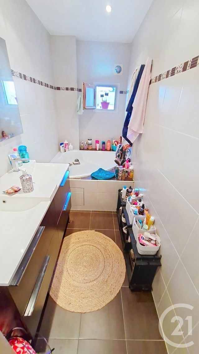 Appartement F3 bis &agrave; vendre - 4 pi&egrave;ces - 87,34 m2 - St Laurent Du Var - 06 - PROVENCE-ALPES-COTE-D-AZUR