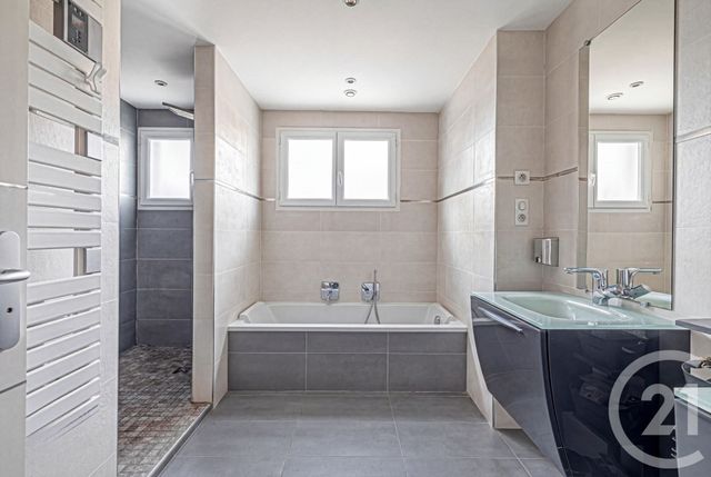 Maison &agrave; louer - 6 pi&egrave;ces - 198,77 m2 - Cagnes Sur Mer - 06 - PROVENCE-ALPES-COTE-D-AZUR