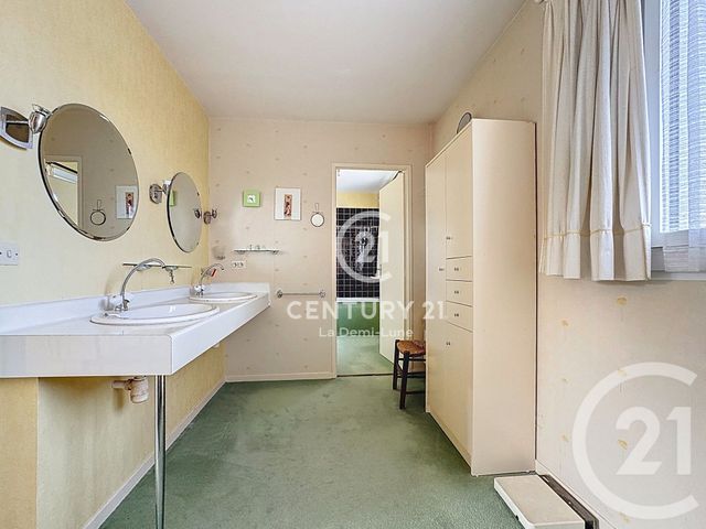 Maison à vendre - 7 pièces - 159 m2 - Charbonnieres Les Bains - 69 - RHONE-ALPES