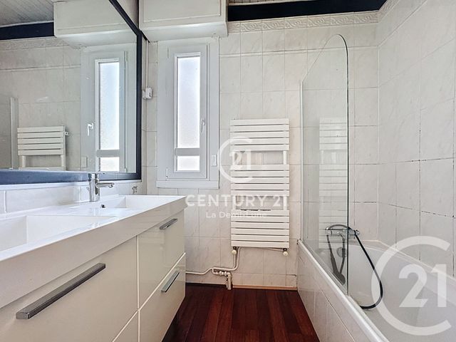 Appartement T3 &agrave; vendre - 4 pi&egrave;ces - 93,66 m2 - Charbonnieres Les Bains - 69 - RHONE-ALPES