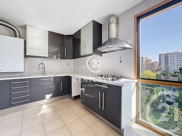 Appartement T4 &agrave; louer - 4 pi&egrave;ces - 92,35 m2 - Tassin La Demi Lune - 69 - RHONE-ALPES