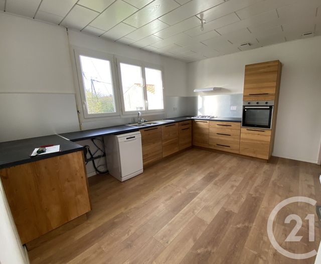 Maison &agrave; louer - 7 pi&egrave;ces - 137 m2 - Avrille - 85 - PAYS-DE-LOIRE