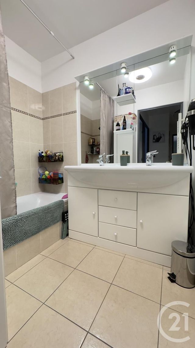 Appartement T3 à vendre - 3 pièces - 65,64 m2 - Gap - 05 - PROVENCE-ALPES-COTE-D-AZUR