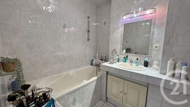 Appartement F4 &agrave; vendre - 4 pi&egrave;ces - 65,35 m2 - Gap - 05 - PROVENCE-ALPES-COTE-D-AZUR