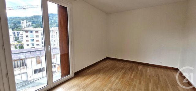 Appartement F3 &agrave; louer - 3 pi&egrave;ces - 83 m2 - Gap - 05 - PROVENCE-ALPES-COTE-D-AZUR