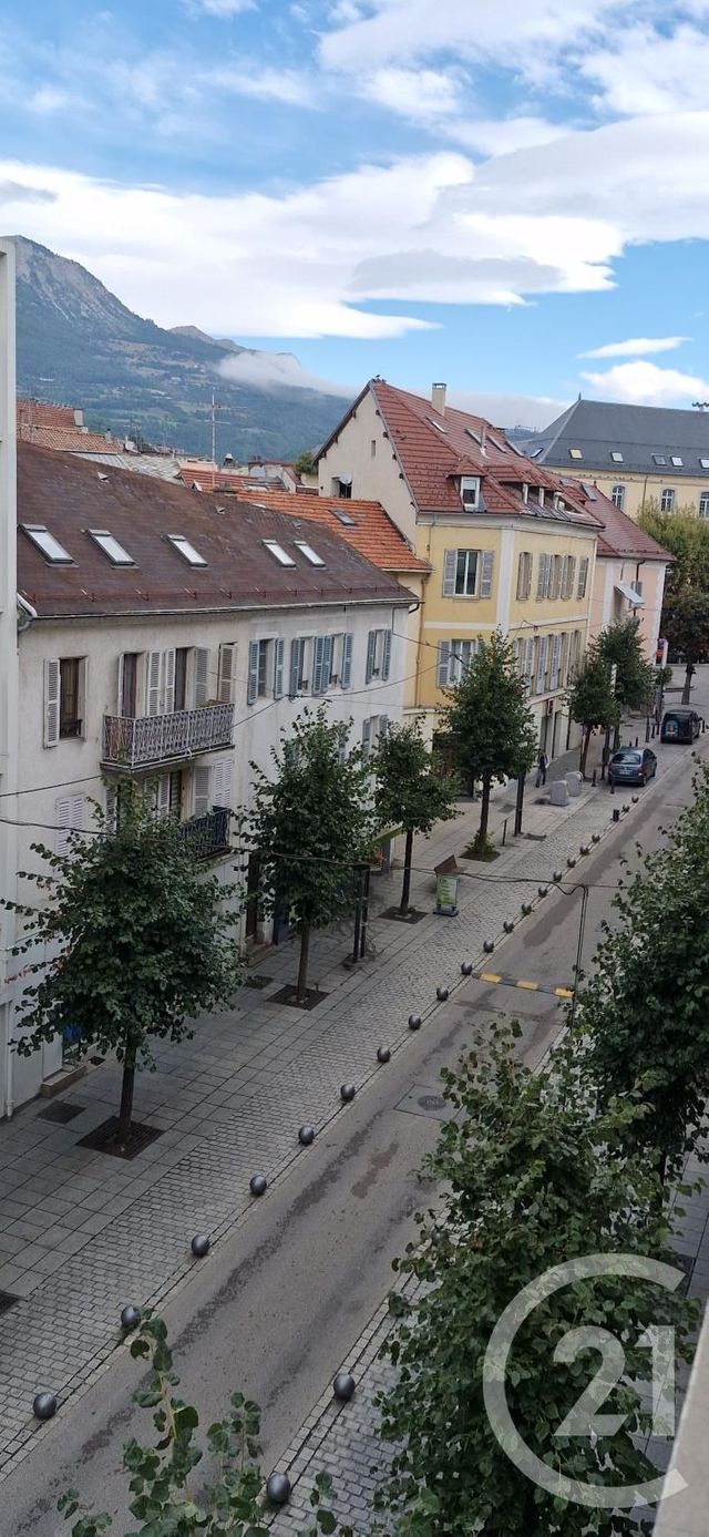 Appartement F3 &agrave; louer - 3 pi&egrave;ces - 83 m2 - Gap - 05 - PROVENCE-ALPES-COTE-D-AZUR