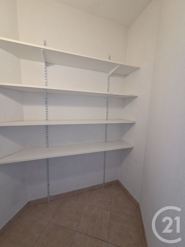 Appartement F3 &agrave; louer - 3 pi&egrave;ces - 73,41 m2 - Gap - 05 - PROVENCE-ALPES-COTE-D-AZUR