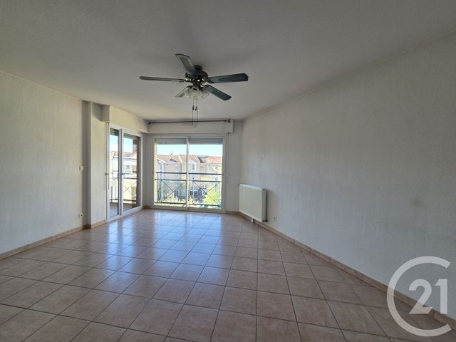 Appartement F3 &agrave; louer - 3 pi&egrave;ces - 73,41 m2 - Gap - 05 - PROVENCE-ALPES-COTE-D-AZUR