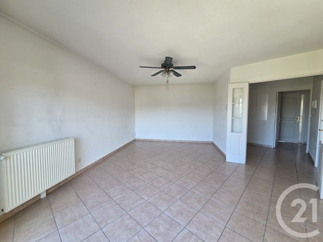 Appartement F3 &agrave; louer - 3 pi&egrave;ces - 73,41 m2 - Gap - 05 - PROVENCE-ALPES-COTE-D-AZUR