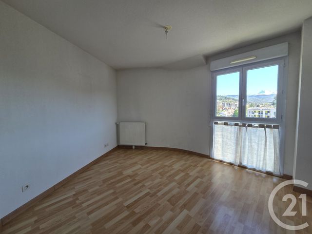 Appartement F3 &agrave; louer - 3 pi&egrave;ces - 73,41 m2 - Gap - 05 - PROVENCE-ALPES-COTE-D-AZUR