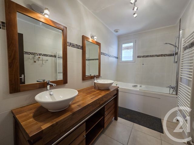 Appartement F5 &agrave; louer - 5 pi&egrave;ces - 104,46 m2 - Gap - 05 - PROVENCE-ALPES-COTE-D-AZUR