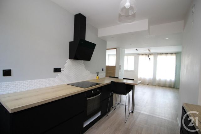 Appartement F4 &agrave; louer - 4 pi&egrave;ces - 92,99 m2 - Gap - 05 - PROVENCE-ALPES-COTE-D-AZUR