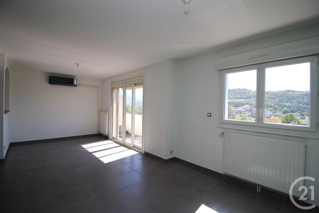 Appartement F3 &agrave; louer - 3 pi&egrave;ces - 65,86 m2 - Gap - 05 - PROVENCE-ALPES-COTE-D-AZUR
