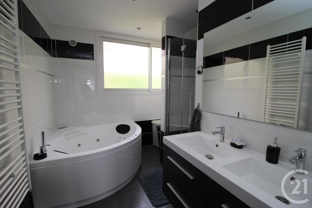 Appartement F3 &agrave; louer - 3 pi&egrave;ces - 65,86 m2 - Gap - 05 - PROVENCE-ALPES-COTE-D-AZUR