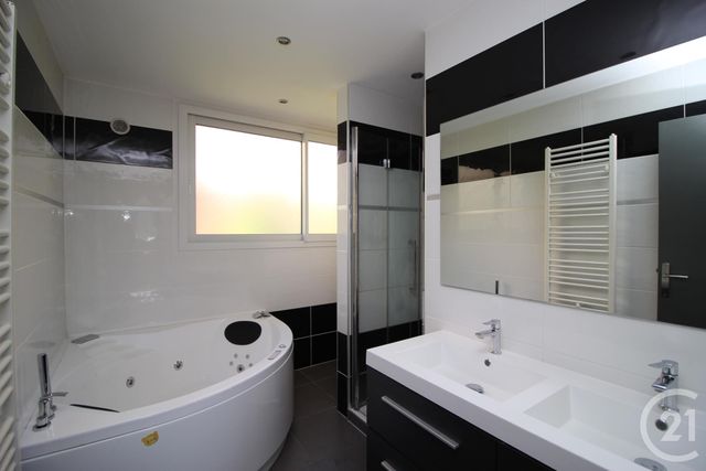 Appartement F3 &agrave; louer - 3 pi&egrave;ces - 65,86 m2 - Gap - 05 - PROVENCE-ALPES-COTE-D-AZUR