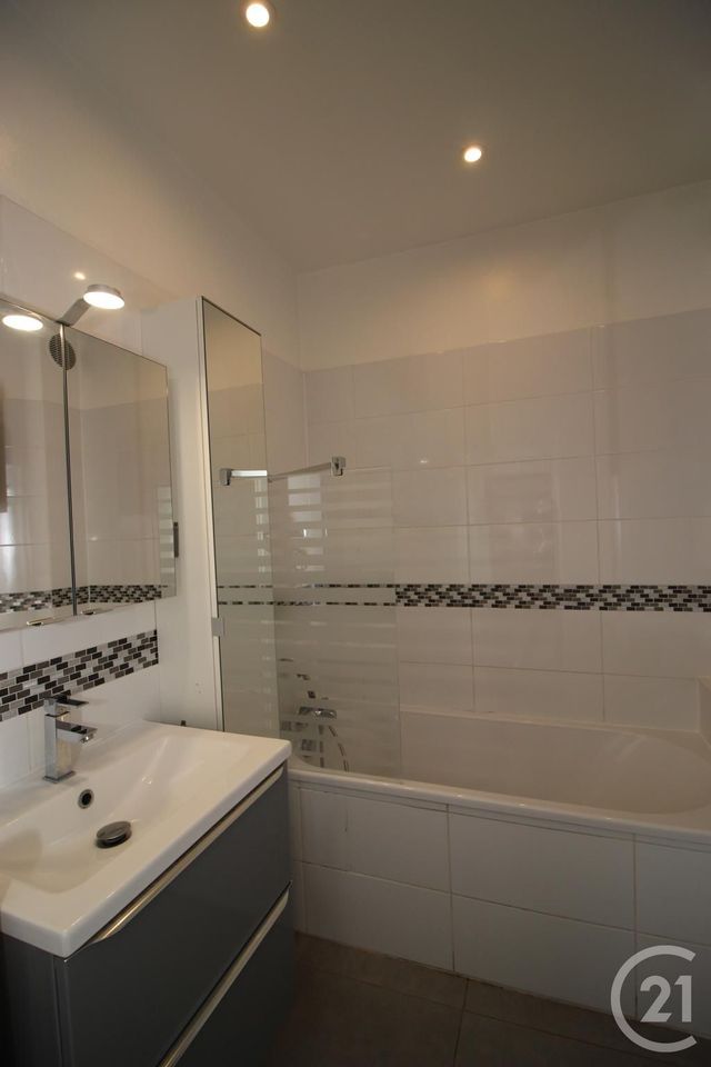 Appartement T3 &agrave; louer - 3 pi&egrave;ces - 65,01 m2 - Gap - 05 - PROVENCE-ALPES-COTE-D-AZUR