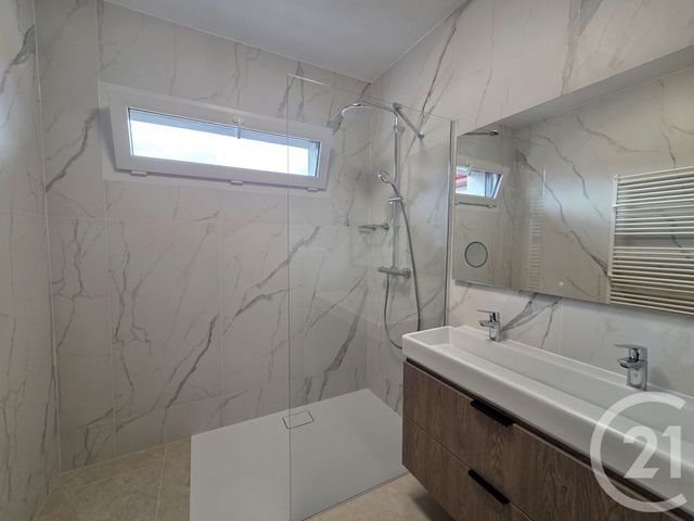 Maison &agrave; louer - 4 pi&egrave;ces - 110,63 m2 - La Freissinouse - 05 - PROVENCE-ALPES-COTE-D-AZUR
