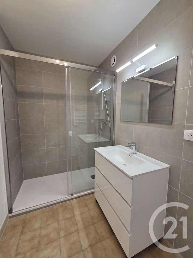 Appartement F2 &agrave; louer - 2 pi&egrave;ces - 53,65 m2 - Gap - 05 - PROVENCE-ALPES-COTE-D-AZUR