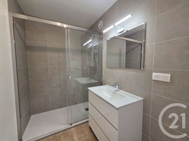Appartement F2 &agrave; louer - 2 pi&egrave;ces - 53,65 m2 - Gap - 05 - PROVENCE-ALPES-COTE-D-AZUR