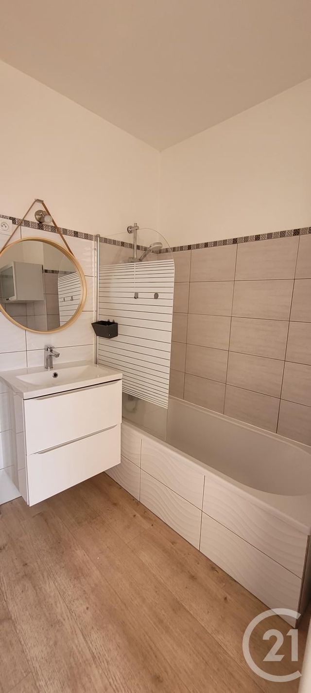 Appartement T3 &agrave; louer - 3 pi&egrave;ces - 69,44 m2 - Gap - 05 - PROVENCE-ALPES-COTE-D-AZUR